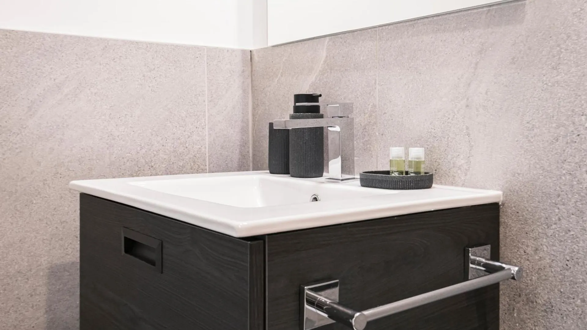 Easylife - Modern Apartment With Garden Milaan